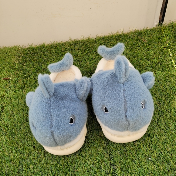 Blue shark slipper - Picture 2 of 2